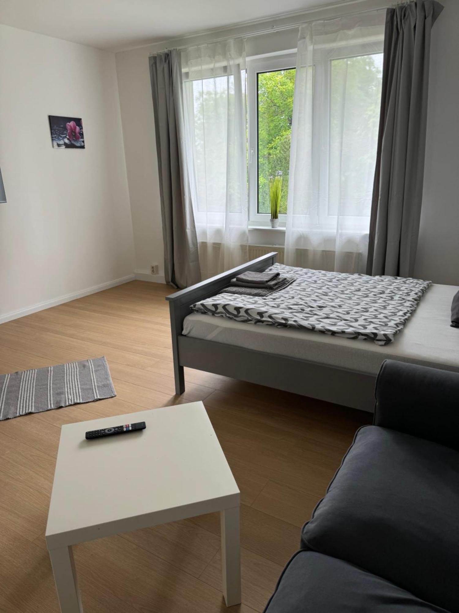 Fc-Apartmenthaus Falkensee Mit Grossem Garten Und Pkw Stellflaechen Exterior photo