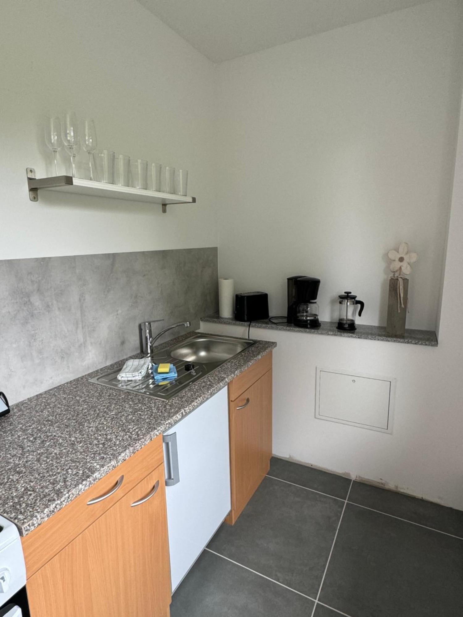 Fc-Apartmenthaus Falkensee Mit Grossem Garten Und Pkw Stellflaechen Exterior photo