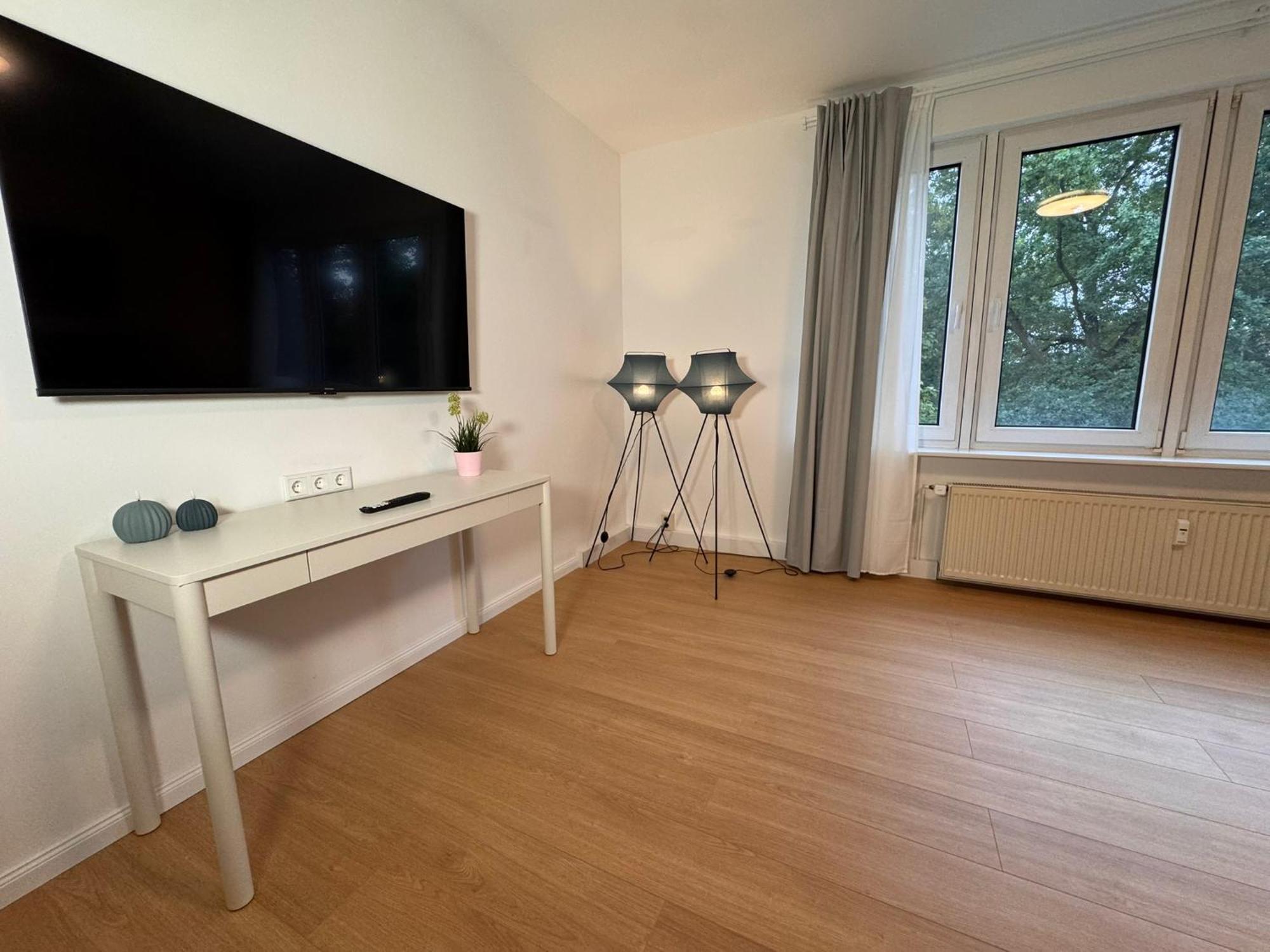 Fc-Apartmenthaus Falkensee Mit Grossem Garten Und Pkw Stellflaechen Exterior photo