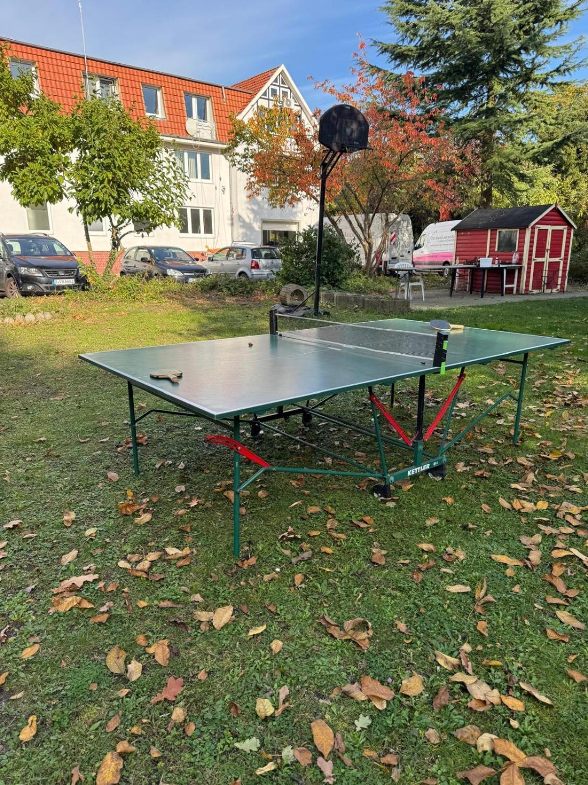 Fc-Apartmenthaus Falkensee Mit Grossem Garten Und Pkw Stellflaechen Exterior photo