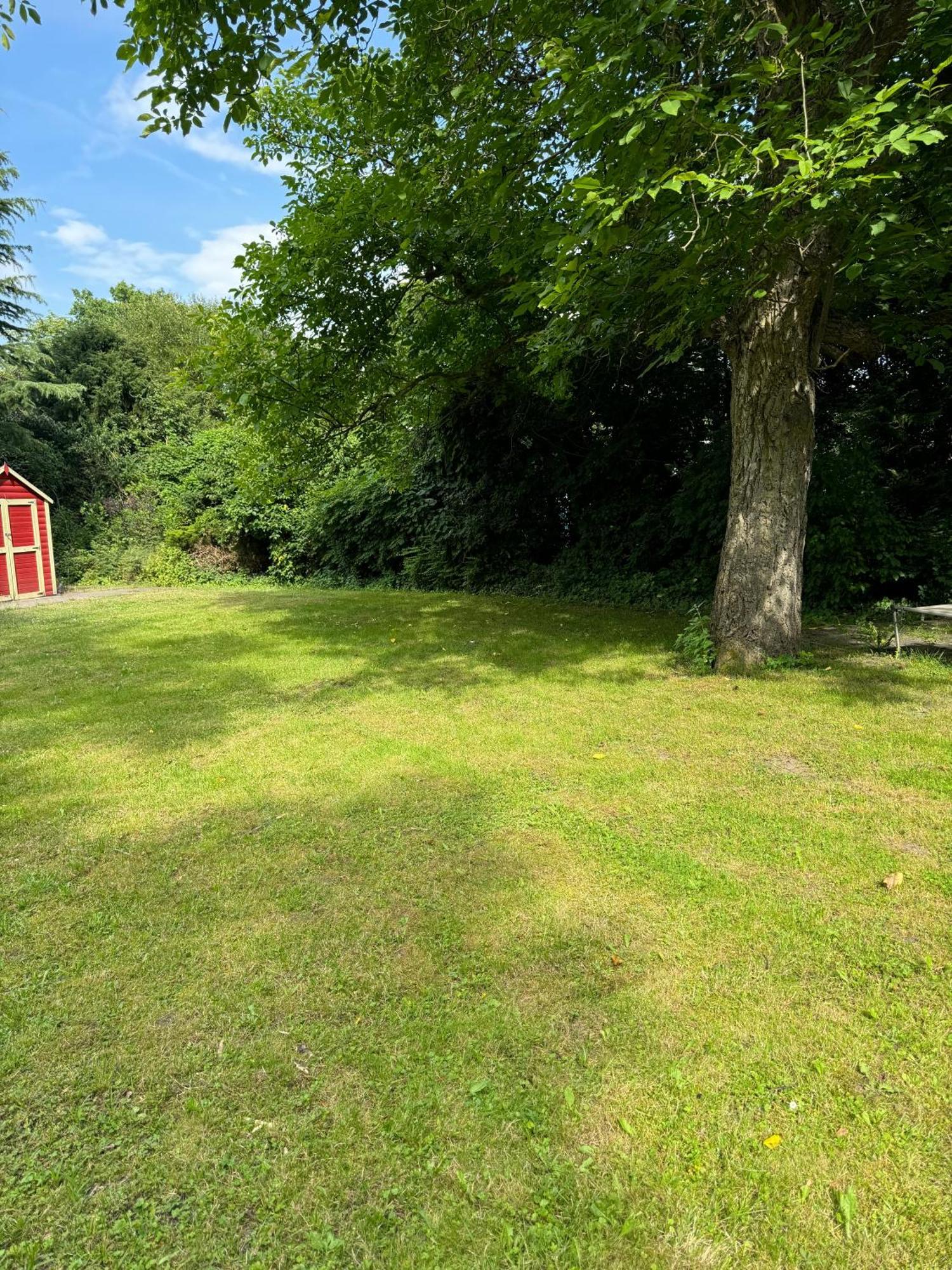 Fc-Apartmenthaus Falkensee Mit Grossem Garten Und Pkw Stellflaechen Exterior photo